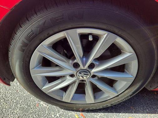 2019 Volkswagen Beetle 2.0T SE