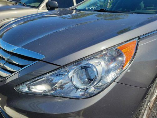 2011 Hyundai SONATA Limited