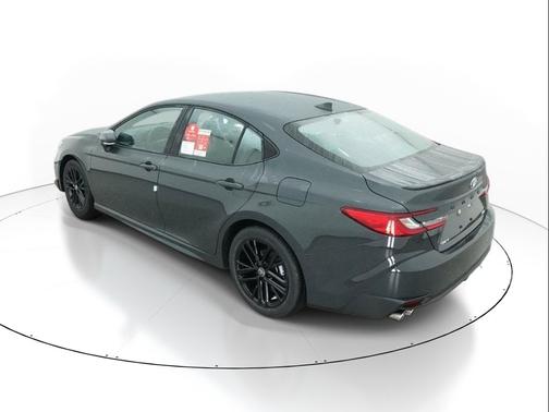 01l7 2027 Toyota Camry SE