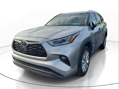 Celestial Silver Metallic 2023 Toyota Highlander Limited