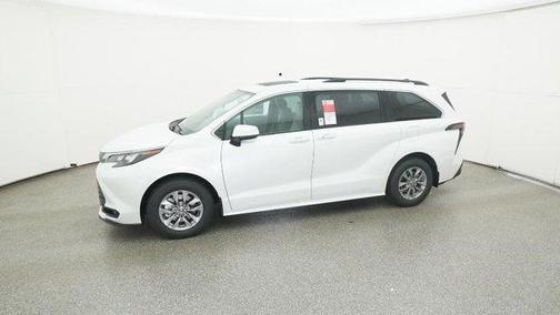 2025 Toyota Sienna XLE