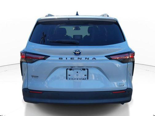 2022 Toyota Sienna XLE 7 Passenger