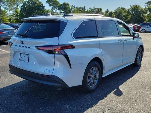2022 Toyota Sienna XLE 7 Passenger