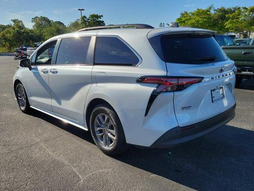2022 Toyota Sienna XLE 7 Passenger