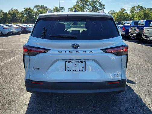 2022 Toyota Sienna XLE 7 Passenger