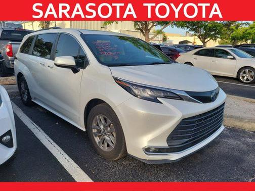 2022 Toyota Sienna XLE 7 Passenger