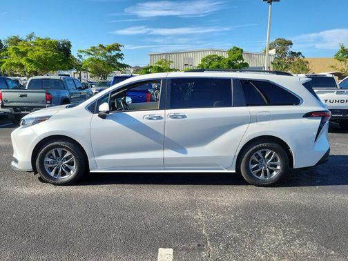 2022 Toyota Sienna XLE 7 Passenger