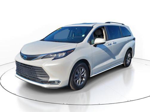 2022 Toyota Sienna XLE 7 Passenger