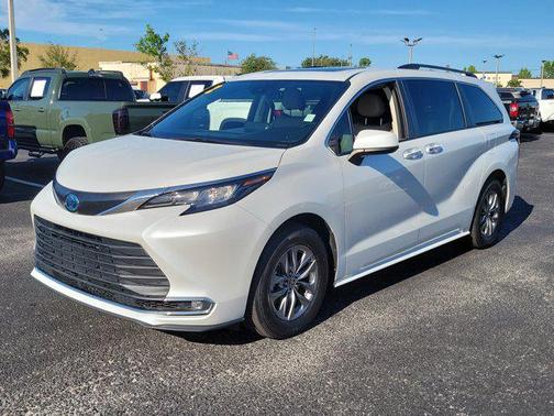 2022 Toyota Sienna XLE 7 Passenger