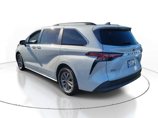 2022 Toyota Sienna XLE 7 Passenger