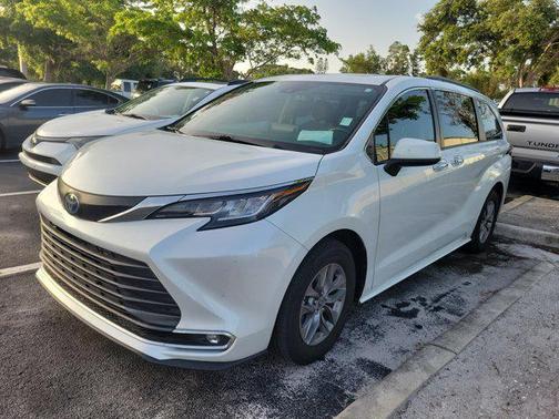 2022 Toyota Sienna XLE 7 Passenger