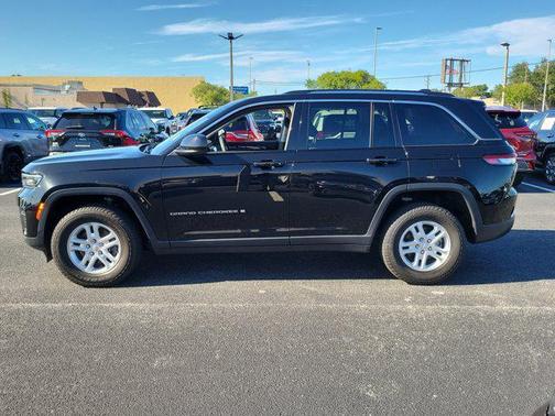 2023 Jeep Grand Cherokee Laredo