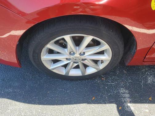 2014 Toyota Prius v Five