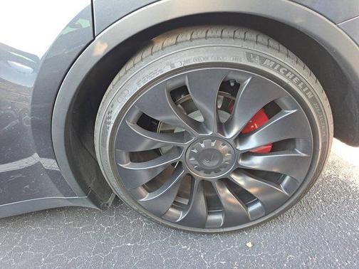 2024 Tesla Model Y Performance Dual Motor All-Wheel Drive