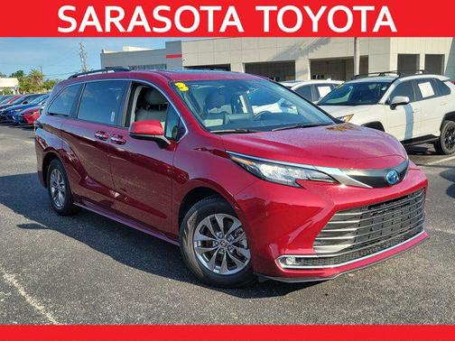 2023 Toyota Sienna XLE 8 Passenger