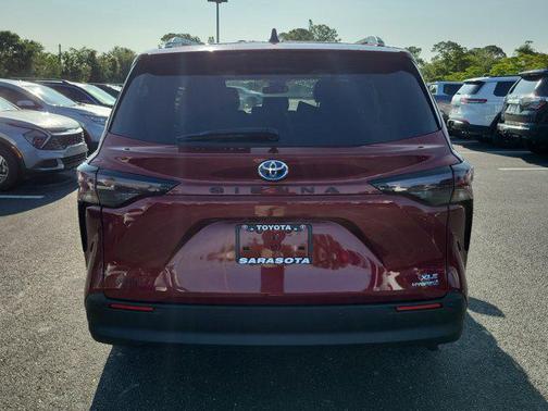 2023 Toyota Sienna XLE 8 Passenger