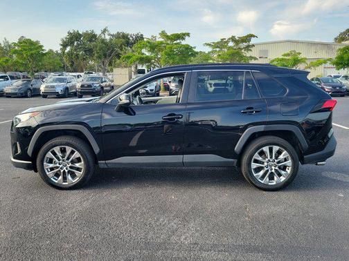 2021 Toyota RAV4 XLE Premium