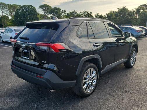 2021 Toyota RAV4 XLE Premium