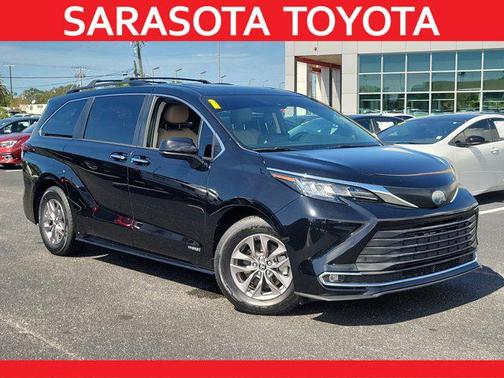 2021 Toyota Sienna XLE 8 Passenger