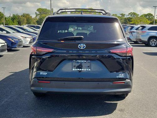 2021 Toyota Sienna XLE 8 Passenger