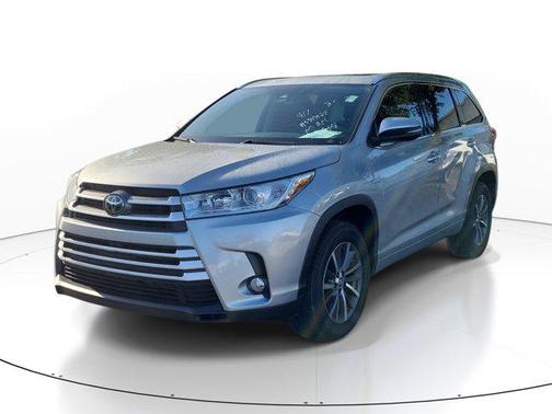 Celestial Silver Metallic 2017 Toyota Highlander XLE