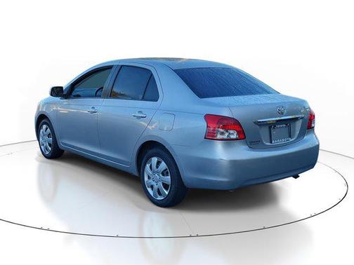 2012 Toyota Yaris L