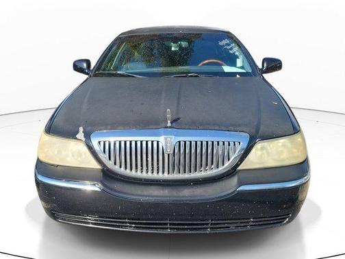 2010 Lincoln Town Car Signature