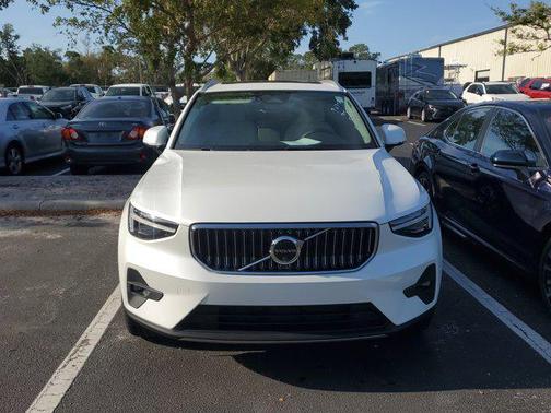 2024 Volvo XC40 B5 Plus Bright Theme