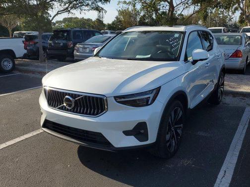 2024 Volvo XC40 B5 Plus Bright Theme
