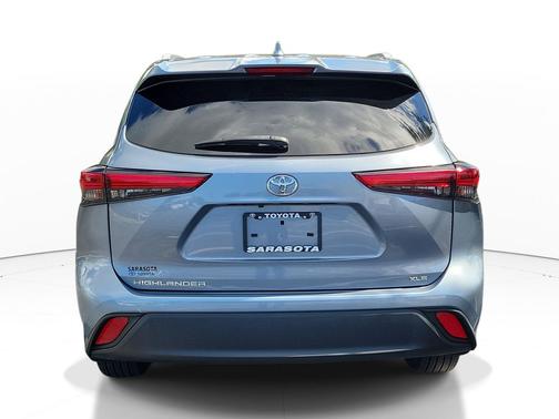 Moon Dust 2023 Toyota Highlander XLE
