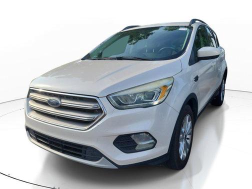 White Platinum Clearcoat Metallic 2017 Ford Escape SE