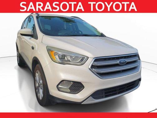 White Platinum Clearcoat Metallic 2017 Ford Escape SE