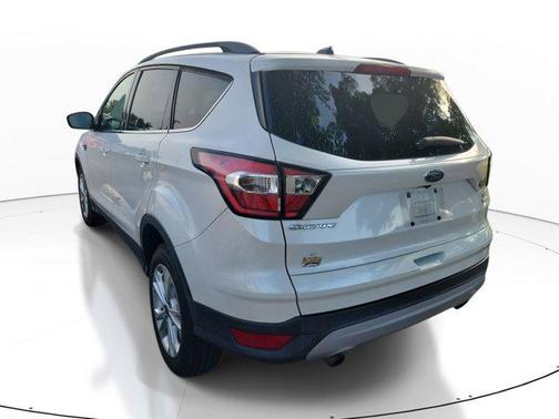 White Platinum Clearcoat Metallic 2017 Ford Escape SE