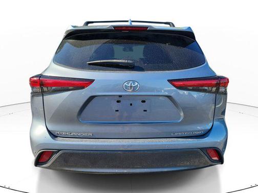 Moon Dust 2020 Toyota Highlander Limited