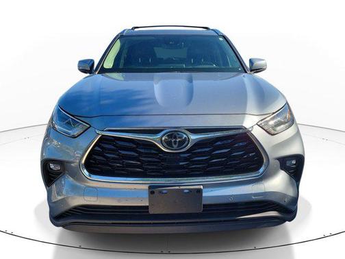 Moon Dust 2020 Toyota Highlander Limited