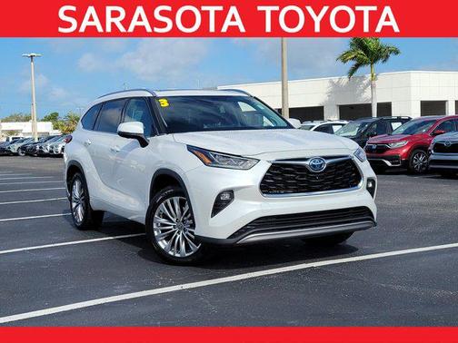 Wind Chill Pearl 2023 Toyota Highlander Hybrid Platinum
