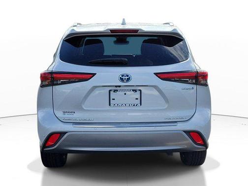 Wind Chill Pearl 2023 Toyota Highlander Hybrid Platinum