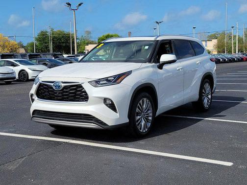 Wind Chill Pearl 2023 Toyota Highlander Hybrid Platinum