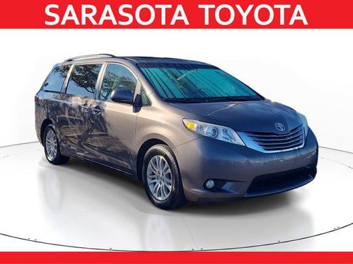 2017 Toyota Sienna XLE