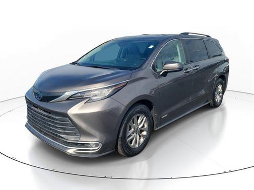 2021 Toyota Sienna XLE 7 Passenger