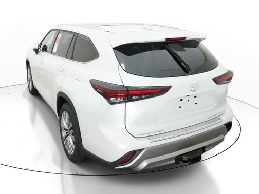 Wind Chill Pearl 2026 Toyota Highlander Platinum