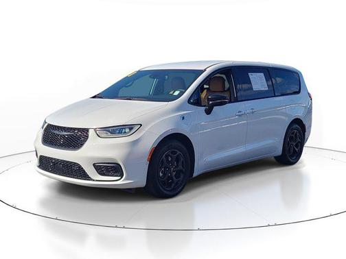2024 Chrysler Pacifica Hybrid S Appearance Pkg