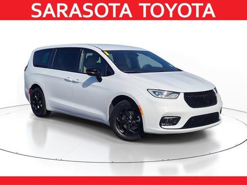 2024 Chrysler Pacifica Hybrid S Appearance Pkg