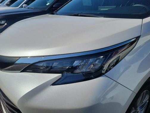 2025 Toyota Sienna XLE