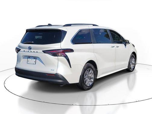 2025 Toyota Sienna XLE