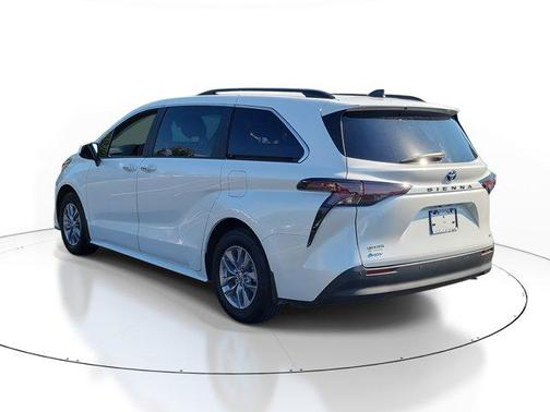 2025 Toyota Sienna XLE