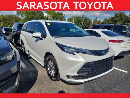 2025 Toyota Sienna XLE