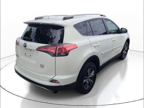 Super White 2017 Toyota RAV4 XLE