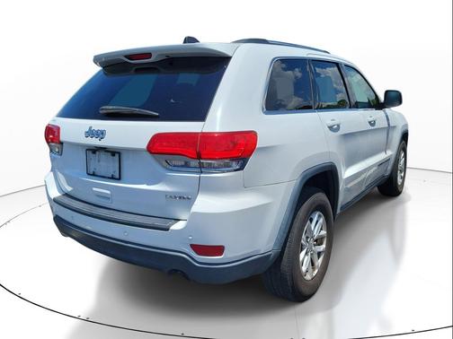 Bright White Clearcoat 2017 Jeep Grand Cherokee Laredo