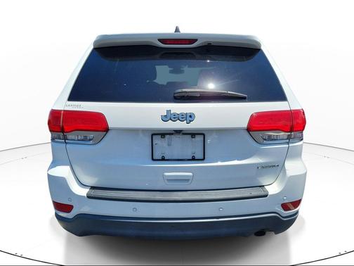 Bright White Clearcoat 2017 Jeep Grand Cherokee Laredo